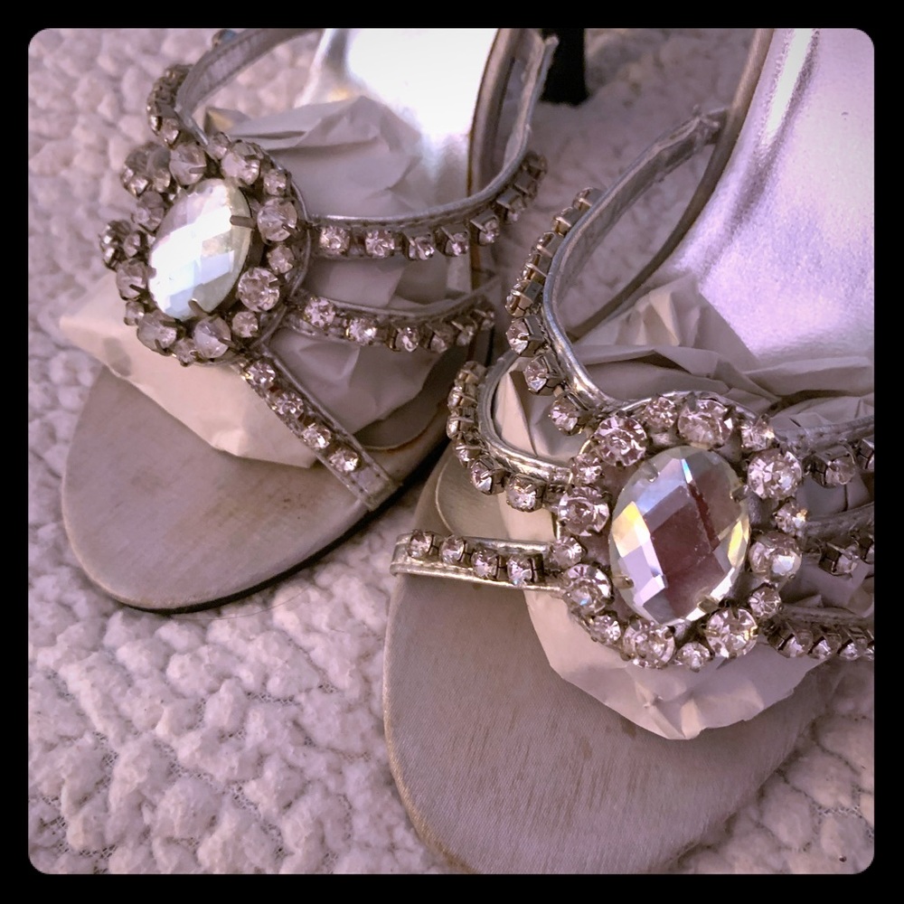 BOGO🔥🔥🔥Vintage silver Sandals size 7